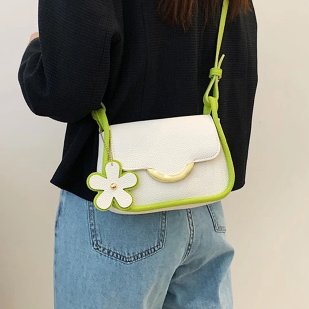 Fashionable Pebbled Crossbody Bag For Women With Flower Pendant